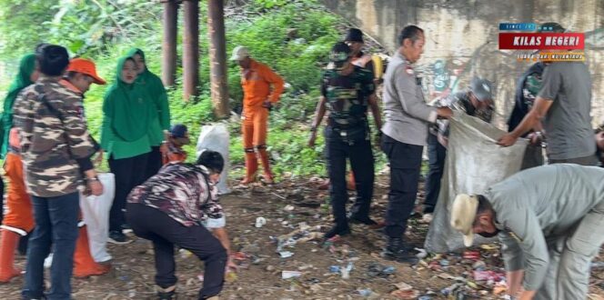 
Koramil 03/Pasar Rebo–Ciracas Gelar Penanaman Pohon dan Aksi Bersih Lingkungan