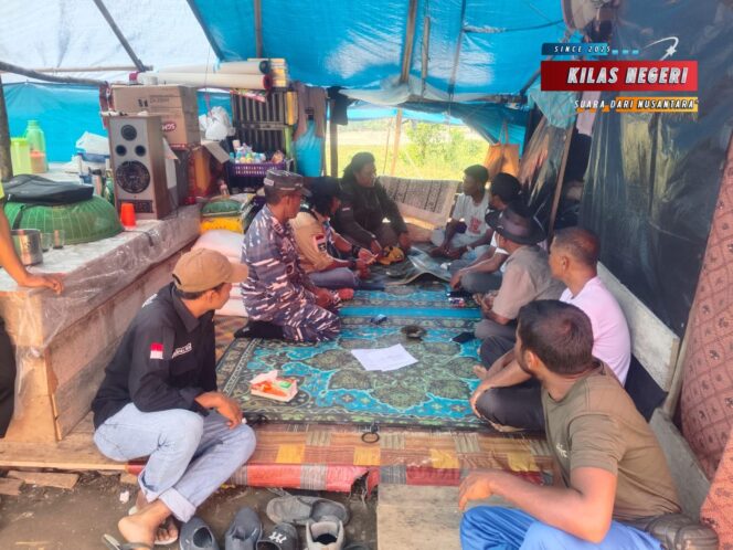 
Lanal Sabang Terus Dukung Tugas Kemanusiaan di Wilayah Terdampak Banjir Bandang dan Longsor