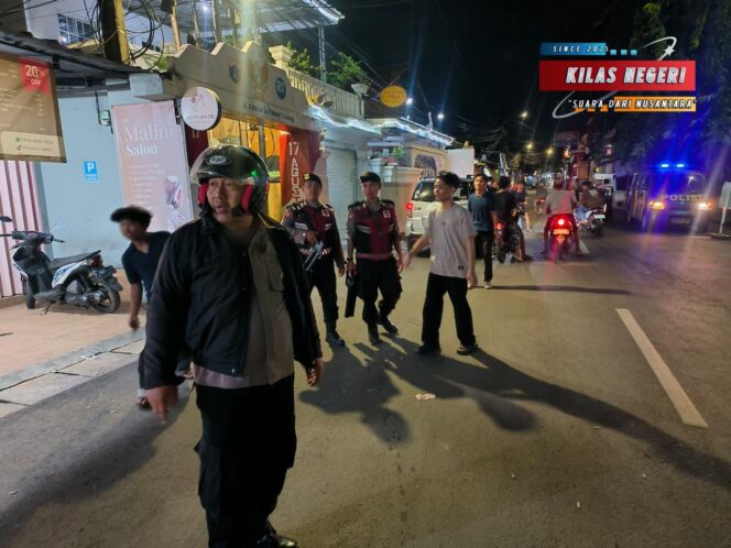 
Patroli Malam Bersama Warga, Polisi Hadir Jaga Rasa Aman di Penggilingan