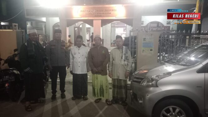 
Subuh Berjamaah, Polsek Cakung Perkuat Silaturahmi dan Pesan Kamtibmas Bersama Ulama