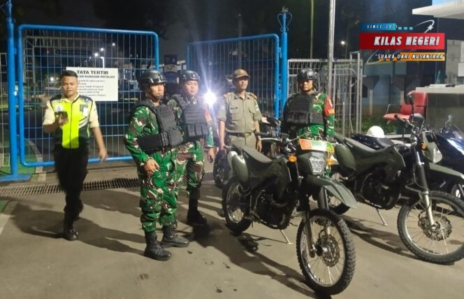 
Patroli/Siskamling Keliling Ciptakan Wilayah Duren Sawit Aman dan Kondusif