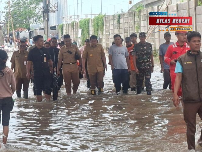 
Dandim 0510/Tigaraksa Bersama Bupati Tinjau Warga Terdampak Banjir di Kosambi