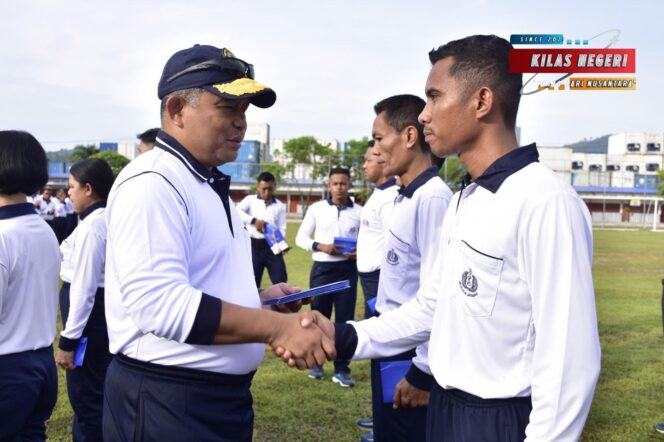 
Dankodaeral X Berikan Tali Asih Kepada Prajurit, Wujud Perhatian dan Kepedulian Pimpinan