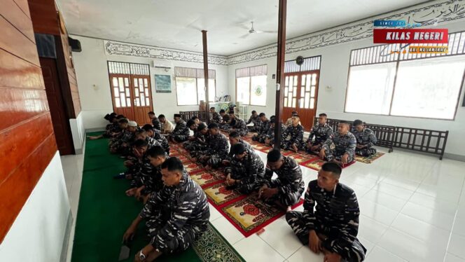 
Personel Lanal Simeulue Gelar Doa Bersama Peringatan Hari Dharma Samudera Tahun 2026