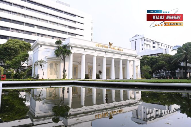 
Kementerian Luar Negeri Pantau Kondisi WNI di Iran