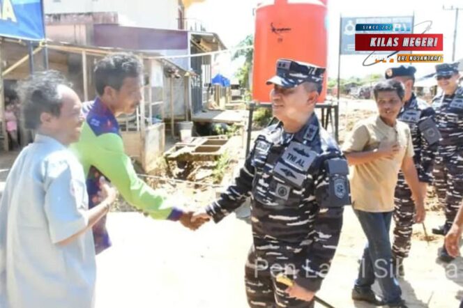 
Danlanal Sibolga Dampingi Dankodaeral II Tinjau dan Serahkan Bantuan Sumur Bor di Tukka