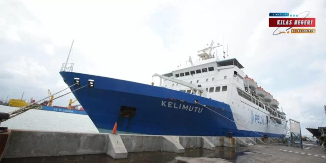 
KM Kelimutu Lakukan Evakuasi di Laut Jawa, Delapan Awak TB Equator 10 Berhasil Diselamatkan