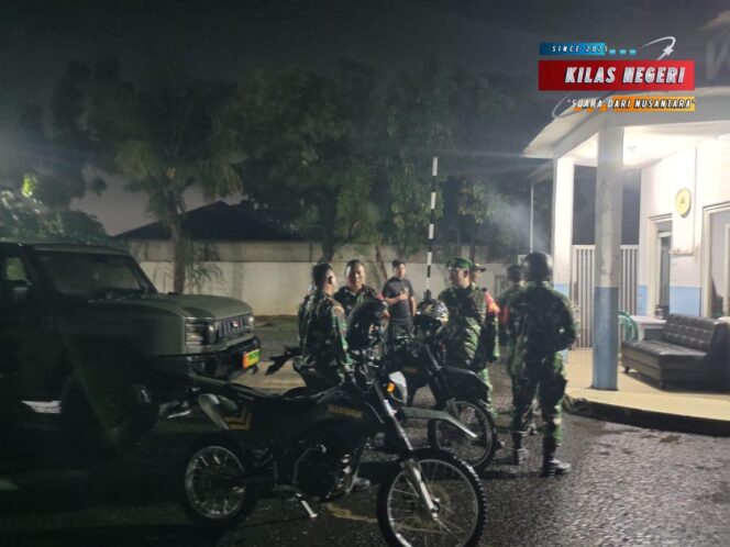 
Tekan Kriminalitas, Personel Koramil 10/Sepatan Sisir Wilayah Utara Tangerang