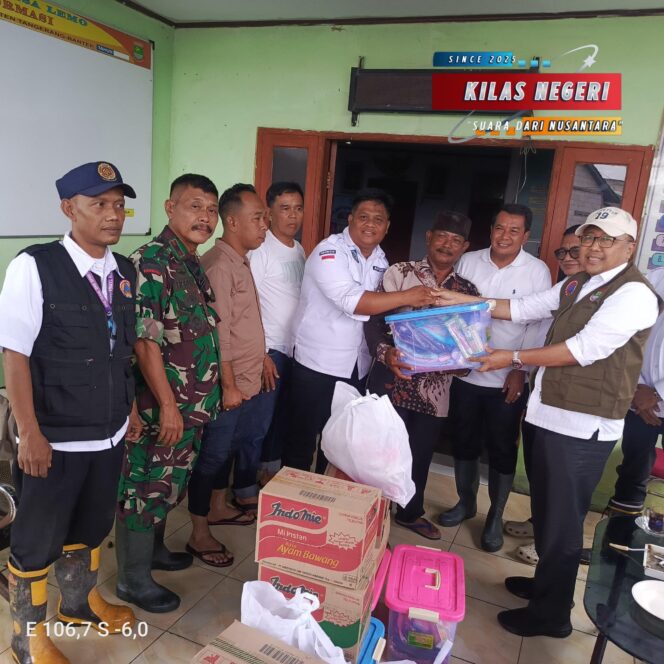 
Danramil 01/ Teluknaga Dampingi Bupati Tangerang Tinjau Banjir Di Desa Lemo