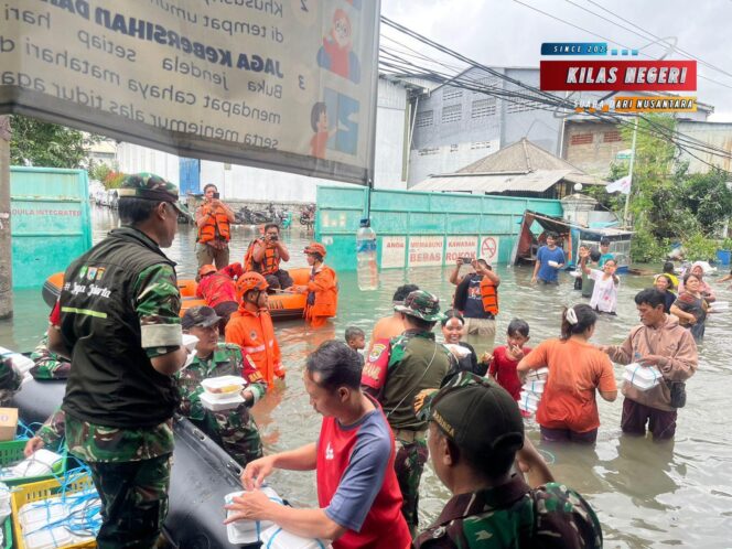
Kodam Jaya Respons Cepat Bantu Warga Terdampak Banjir di Kapuk Muara
