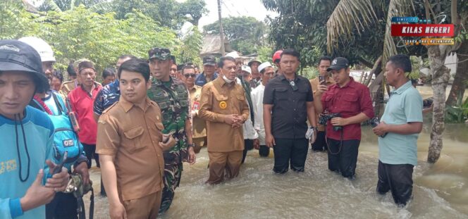 
Dandim 0510/Tigaraksa Bersama Forkopimda Tinjau Kondisi Banjir di Keronjo