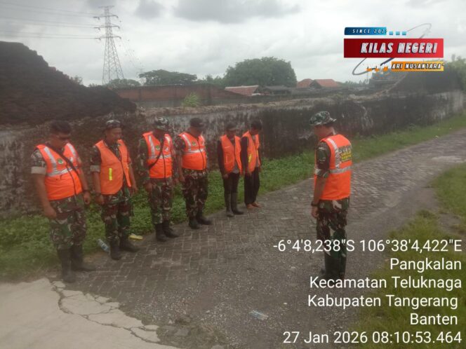 
Satgas Sampah Koramil 01/Teluknaga Bersihkan Sampah Di Wilayah Desa Pangkalan