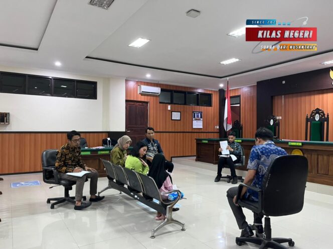 
Es Krim Jadi Kunci Pendekatan Hakim PN Majene Ke Anak Korban