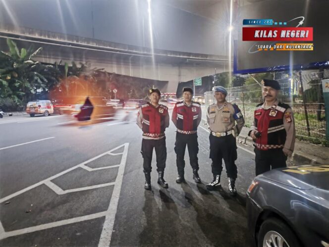 
Unit Samapta Polsek Makasar Laksanakan Gatur Lalin Pagi di Jalan Raya Pondok Gede