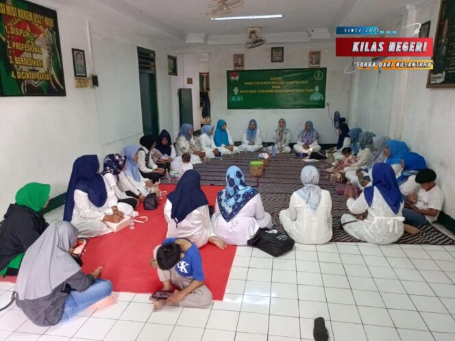 
Persit KCK Ranting 13 Koramil 12/Rajeg Gelar Doa Bersama