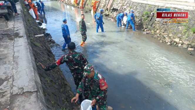 
Koramil 02/Matraman Gelar Karya Bakti Bersama Tiga Pilar dan Warga.