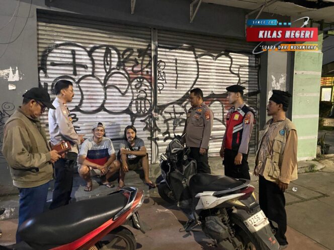 
Polsek Makasar Tegaskan Kehadiran Negara di Malam Hari, Patroli Intensif Jaga Cipinang Melayu Tetap Aman