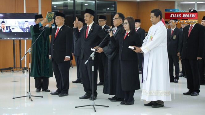 
Selamat! 11 Hakim Tinggi Pemilah Perkara dan 25 PP MA Resmi Dilantik Ketua MA