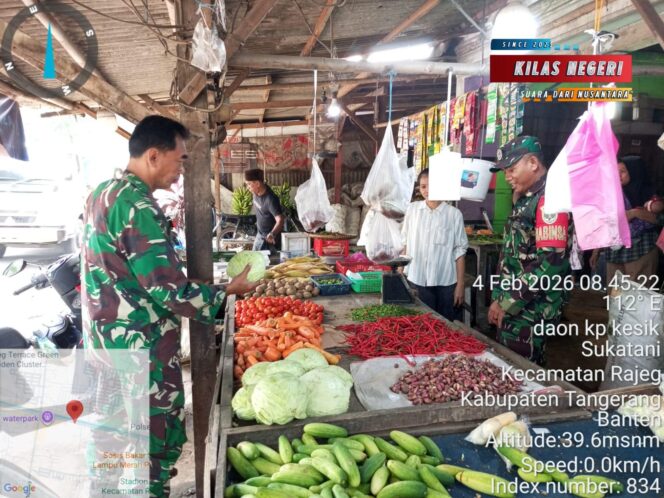 
Jelang Ramadhan, Babinsa Rajeg Pastikan Harga Sembako Stabil