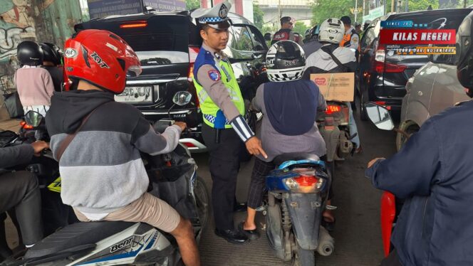 
Sat Lantas Polres Metro Jaktim Tingkatkan Keselamatan Lalu Lintas Melalui Ops Keselamatan Jaya 2026