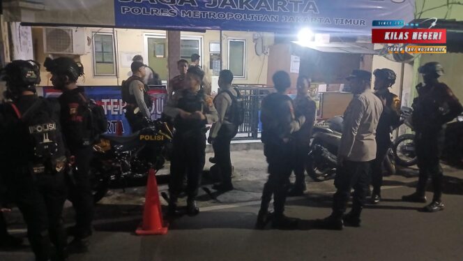 
TP3 Polres Metro Jakarta Timur dan Patra PMJ Tinjau Kesiapan Posko Terpadu Anti Tawuran di Makasar