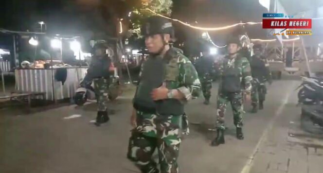
Koramil 01/Teluknaga Intensifkan Patroli Malam Pastikan Wilayah Kondusif