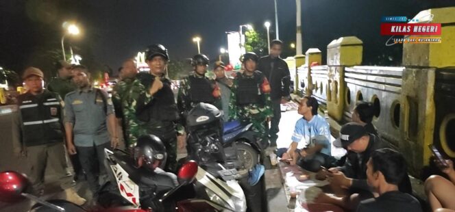 
Koramil 08/Duren Sawit Gelar Patroli Ciptakan Wilayah Aman dan Kondusif.