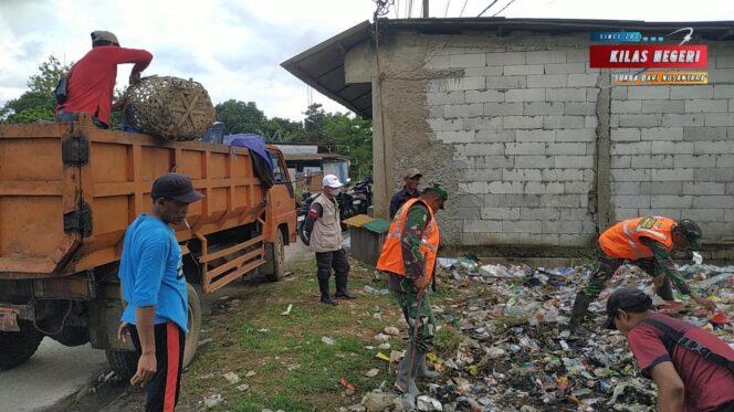 
Satgas Sampah Koramil 14/Panongan Gelar Pembersihan Lingkungan di Desa Ranca Kalapa