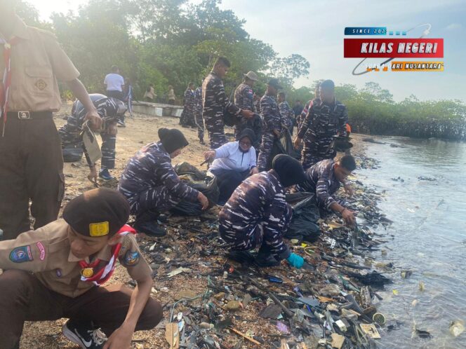 
Bersihkan Pantai dan Jaga Pariwisata, Lanal Bintan Beraksi Untuk Negeri