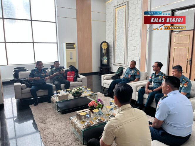 
Kunjungan Sahli Panglima TNI, Perkuat Strategi Pertahanan dan Kesejahteraan Personel di Kepulauan Riau