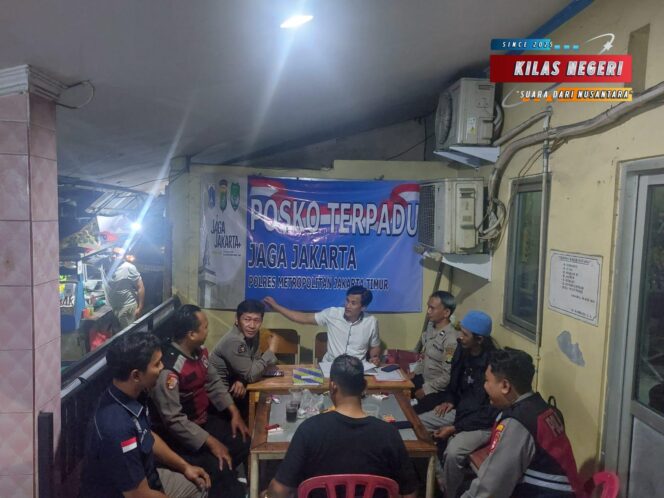 
Reskrim Polsek Ciracas Cek Kesiapan Posko Jaga Jakarta di Kebon Pala