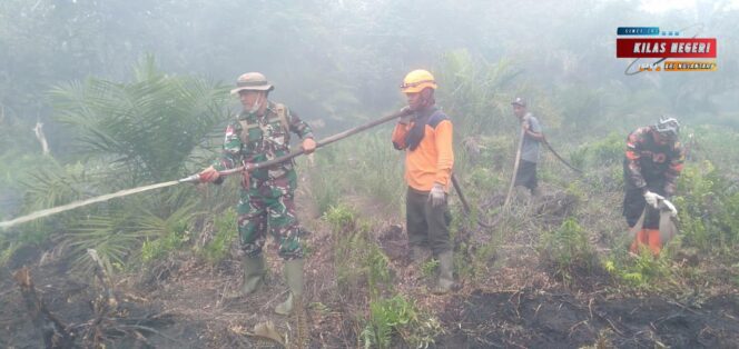 
Penuh Keberanian dan Dedikasi Menembus Panas Kobaran Api, Prjaurit TNI AL Berhasil Selamatkan Hutan dan Lahan di Riau