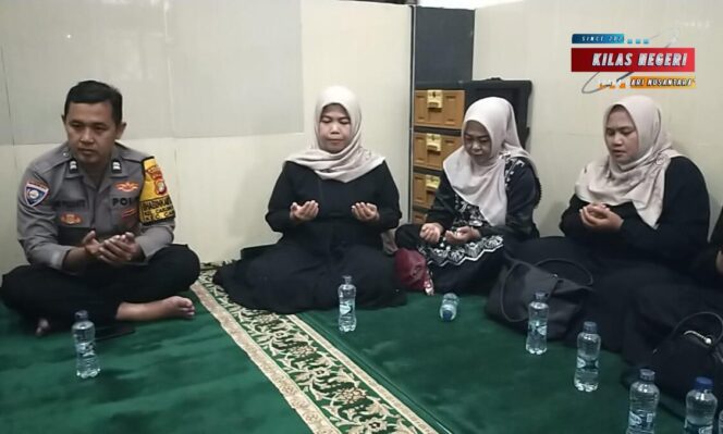 
Polsek Cakung Hadir dengan Kepedulian, Santuni Anak Yatim dan Perkuat Doa untuk Keselamatan Tugas