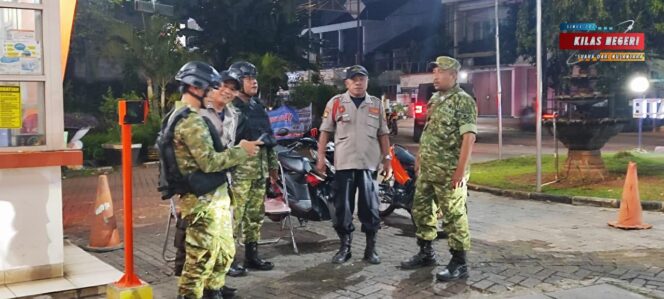 
Koramil 08/Duren Sawit Gelar Patroli Keliling Jaga Keamanan dan Antisipasi Cuaca Ekstrim