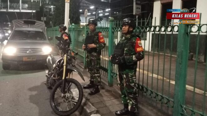 
Patroli Malam Libur, Koramil 01/Jatinegara Sisir Titik Rawan Tawuran dan Objek Vital.