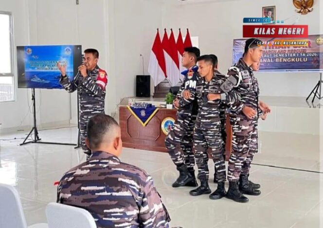 
Tingkatkan Kesiapsiagaan dan Profesionalisme Prajurit Dalam Menghadapi Situasi Darurat, Prajurit Lanal Bengkulu Laksanakan Latihan SAR Aspek Laut