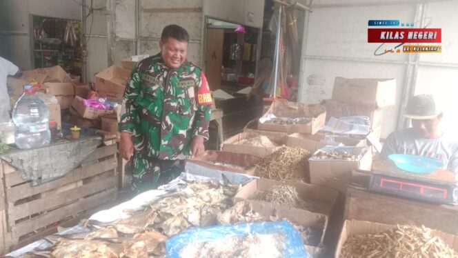 
BABINSA KORAMIL 14/PANONGAN INTENSIFKAN PEMANTAUAN HARGA SEMBAKO JELANG MALAM IMLEK