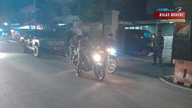 
Babinsa Koramil 04/Cikupa Patroli Malam Pastikan Wilayah Kondusif