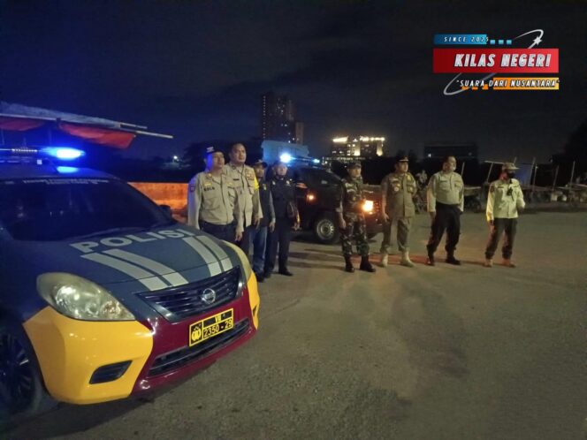 
Patroli Siskamling Koramil 05/Cilincing Bersama 3 Pilar dan Komponen Pendukung Berjalan Aman dan Lancar di Jakarta Utara