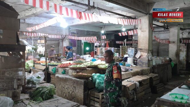 
Babinsa Turun ke Pasar, Danramil Balaraja Pastikan Harga Sembako Stabil