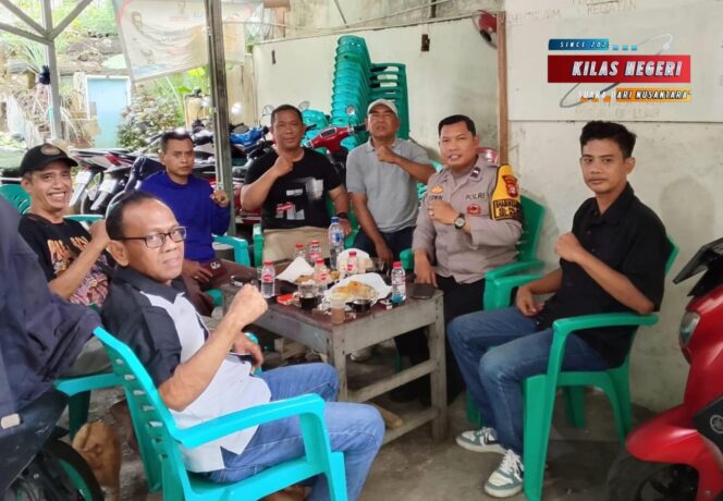 
Bhabinkamtibmas Kelurahan Palmeriam Sambangi Warga dan Sosialisasikan Call Center Polri 110 untuk Antisipasi Gangguan Keamanan