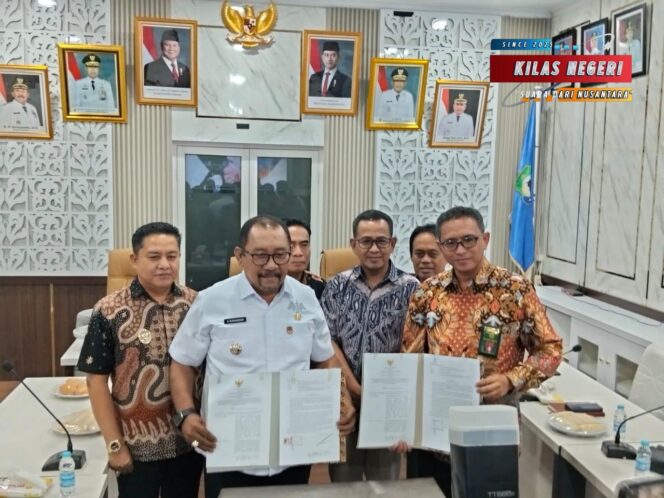 
Tingkatkan Akses Layanan, PN Pasarwajo Teken Nota Kesepakatan dengan Pemkab Bombana