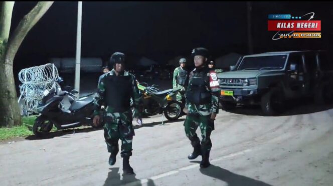 
Intensifkan Keamanan Wilayah Koramil 09/Mauk Patroli Siskamling