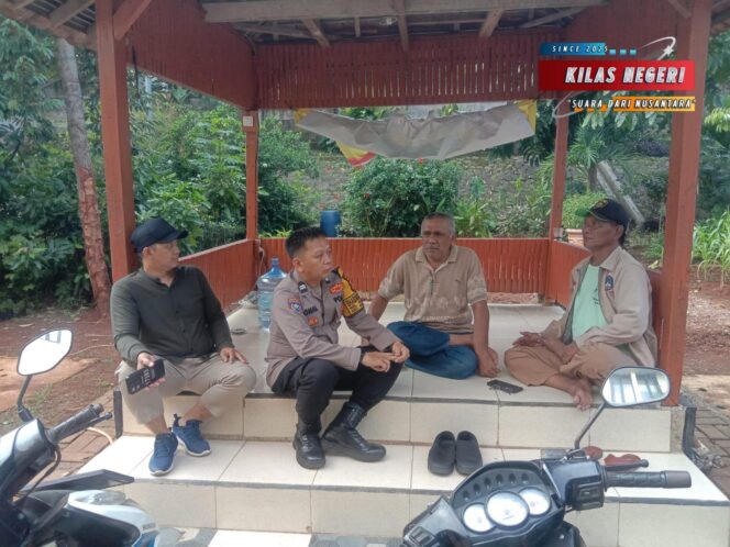 
Bhabinkamtibmas Cijantung Intensifkan Sambang Warga, Gaungkan Program Jaga Jakarta dan Layanan Call Center 110