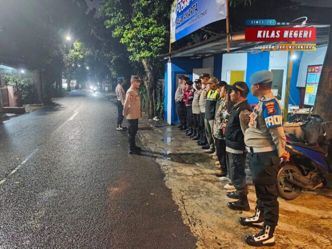 
Sinergi Satgas Anti Tawuran Polsek Ciracas Perkuat Pengamanan Malam di Posko Terpadu Jaga Jakarta