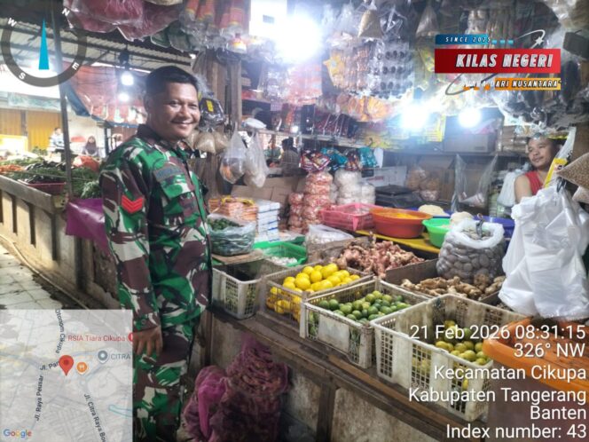 
Babinsa Pantau Harga Pangan di Tangerang untuk Kendalikan Inflasi
