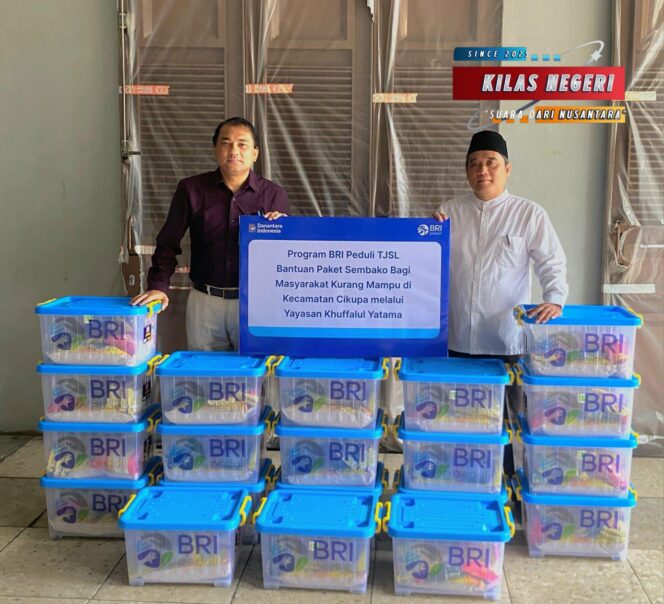 
BRI KC Balaraja Salurkan Paket Sembako bagi Masyarakat Kurang Mampu di Cikupa Jelang Ramadhan