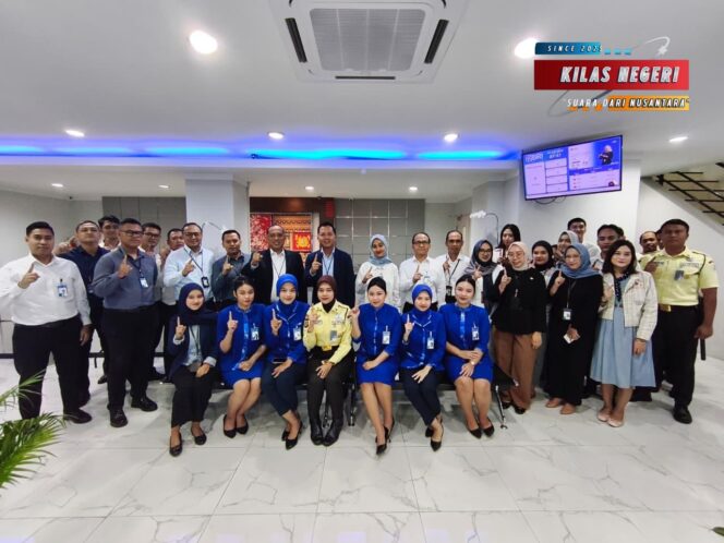 
BO Tanjung Duren Gelar Briefing dan Doa Pagi Bersama Area Head Jakbar untuk Perkuat Sinergi dan Kinerja