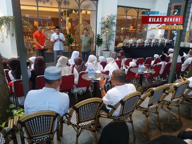 
Danrem 052/Wkr Hadiri Buka Bersama dan Santunan Anak Yatim di Good Friends Resto Lippo