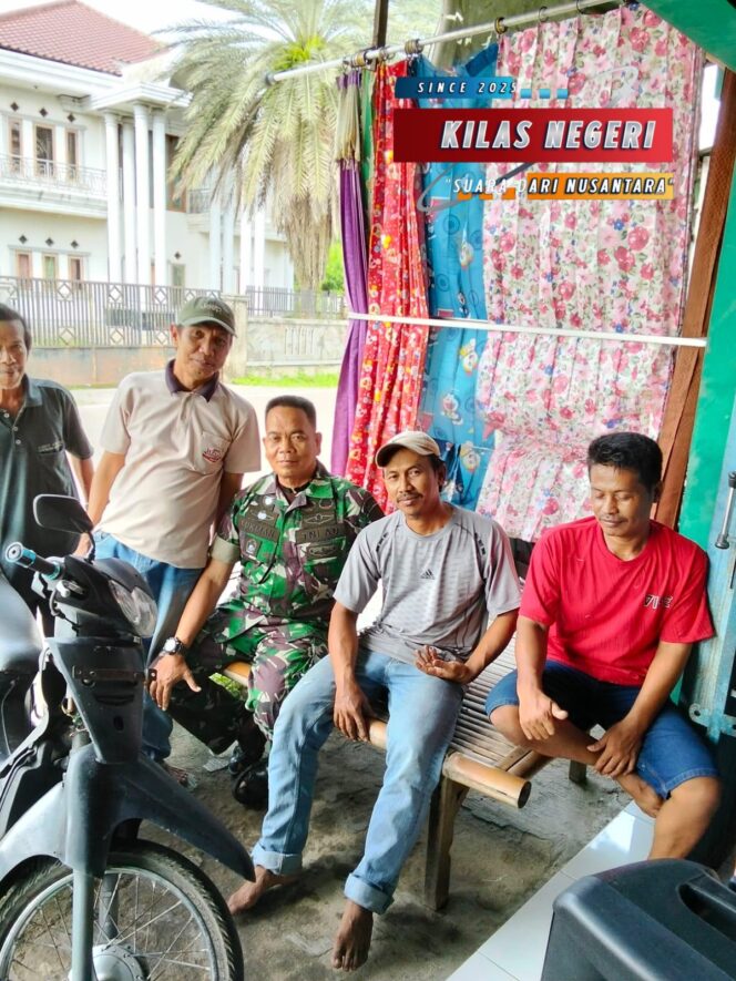 
Babinsa Koramil 08/Kronjo Gelar Serter dan Komsos di Desa Jenggot, Perkuat Kemanunggalan TNI-Rakyat